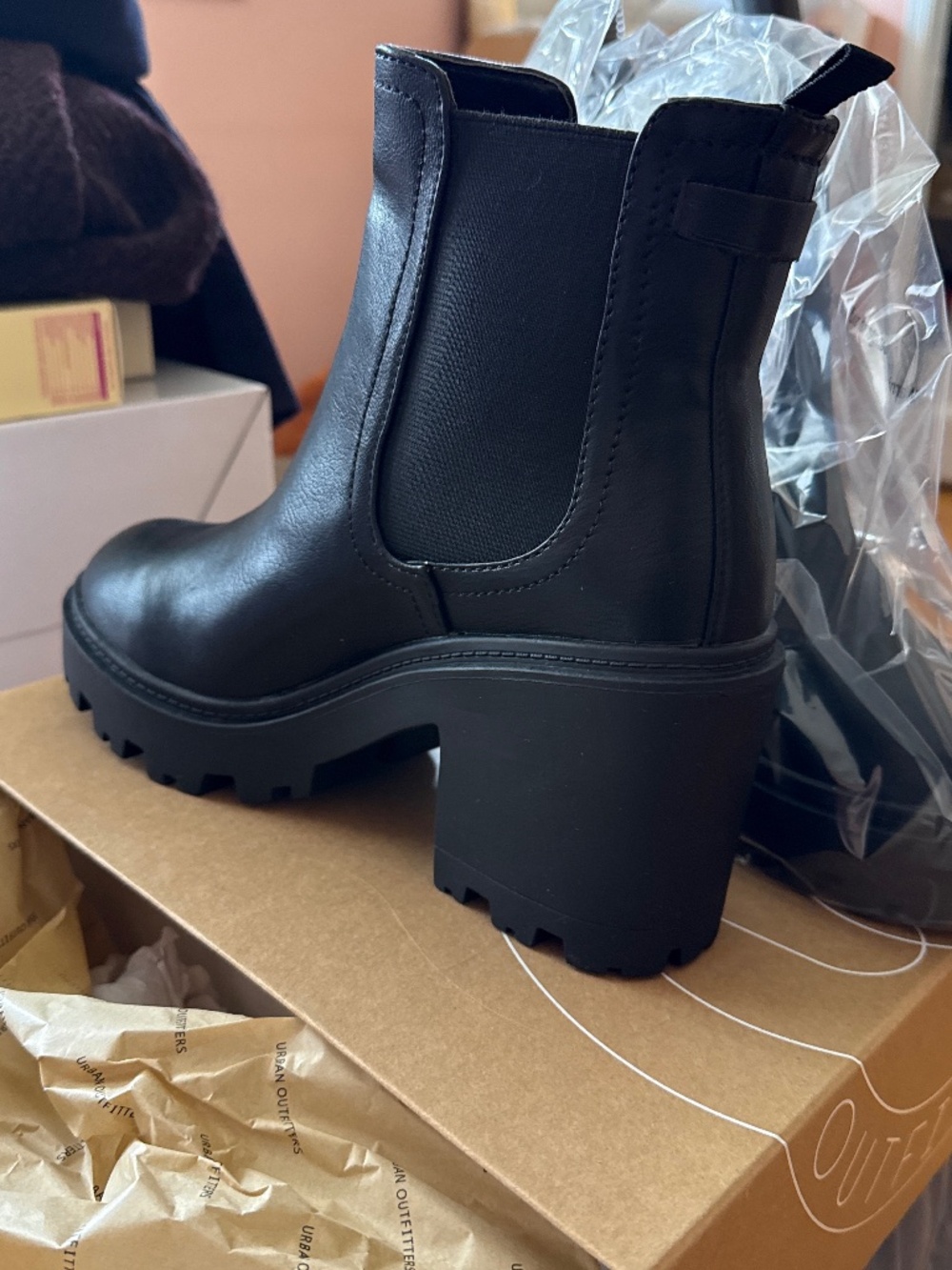 Urban UO Chloe Chelsea Black Platform Boots Size 8 NWT